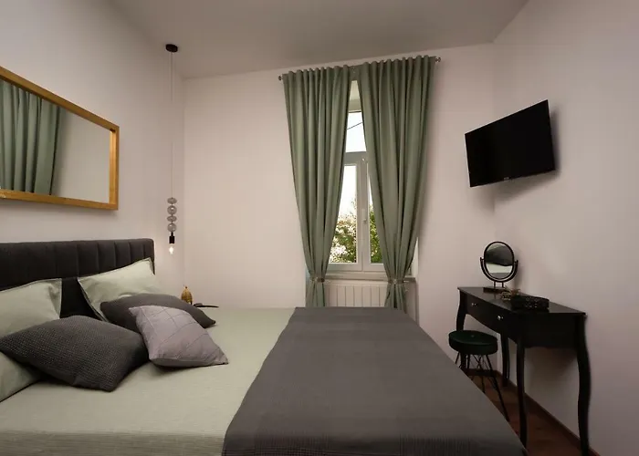 Altana With Free Parking Pula